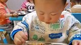 才四岁的孩子，干掉了三盘菜