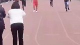 校长在运动会上接力冲刺夺冠，老师的饭碗保住了