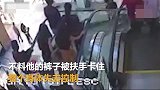 12岁男孩电梯顶部玩耍，意外从50英尺高的扶梯翻落身亡