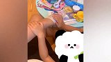 萌神本萌！陈赫女儿给爸爸贴贴画，还人小鬼大说爸爸“你这个小宝宝”