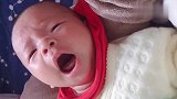 小宝宝哭闹的时候,都不忘记嘴巴张那么大,让人超心疼！