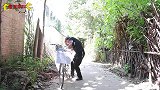 爆笑喜剧：农村二叔收破烂，看大妈如何套路他，结局太搞笑了！