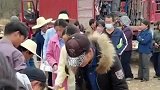 怪不得演员都不爱吃盒饭，过来看见这一幕后，还真是天差地别