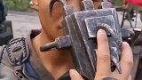 本以为这铁爪是真的，当看到下一幕，我笑了