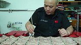 人生一串，阿龙为让自制的香肠烤出来形状更好看，根根扎眼