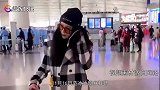 范冰冰出行口罩上都镶圈珍珠，表现亲切友善，助理却不耐怼路人