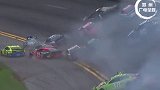 美赛车界超级碗16车连环相撞 ：火花四溅碎片横飞！