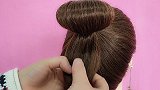 好看蓬松的丸子头发型，扎法简单各种年龄都适合