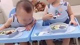 双胞胎兄弟一起吃饭，哥哥吃睡着了，弟弟上去就是一个嘴巴子