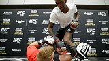 UFC236公开训练日 阿迪萨亚展示独门“黑龙舞步”