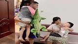 妈妈独宠儿子，忽略了女儿，老公的做法太解气了