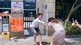 看到一对情侣在民政局门口拉扯,原本以为是悲伤的故事,结局真的