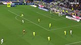 下半场补时第2分钟里昂球员登贝莱射门