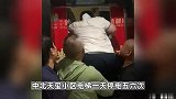 山东一小区电梯频繁停电致多人被困，施救时孩子腿险被夹，街道办回应