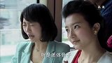 美女讲述工作面试的技巧，一旁的帅哥听了笑而不语