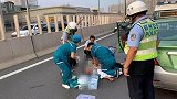 郑州一出租车司机在高架桥停车昏迷 抢救无效身亡
