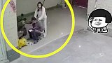 丈夫穿鞋带，妻子要骑脖，猛然一跳过劲儿了
