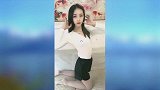 不是白丝就是黑丝，穿搭灰色丝袜的人不多