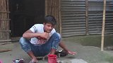 印度农村搞笑视频合集，刮个胡子还要被整蛊，太惨了！