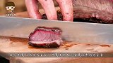 美国人烤牛肉，火枪也用上，鲜嫩多汁，馋死人了！
