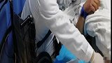 医者仁心！医生心忧患者急下楼踩空受伤，忍剧痛先帮患者手术