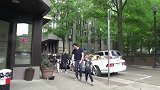 伪装成植物在街上恶搞路人，路人非常害怕