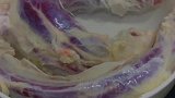 这才是酱牛肉的正确做法，好吃入味，酱香十足，怎么切都不散