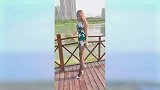 初秋时就该这样搭配出街，无论多土的印花裙，遇到黑丝也能变性感