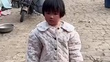 家里的公鸡欺负孙女