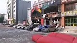 吉林一饭馆疑似爆炸门窗全毁 目击者：听到巨响 玻璃飞过街道