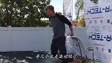 老外挑战超刺激人墙游戏，蹦床上一跃而过，简直不要太刺激！