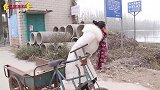 爆笑喜剧：美女遇小伙偷车，看美女如何整他，真是偷鸡不成蚀把米