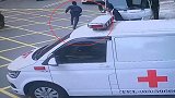 台湾毒犯装病就医，其女友唤来多人袭警助其逃脱！劫囚视频曝光