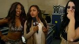 WWE-14年-RAW第1114期：福克斯以及佩奇后台心心相惜-花絮