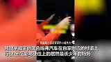 离谱！女子自己无证竟鼓励14岁儿子开车，夸其“暖男”还发视频炫耀