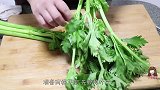 天凉了要多吃芹菜，好吃到你不想放下筷子，清脆营养，出锅就扫光
