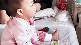 原来小孩子也喜欢看热闹
