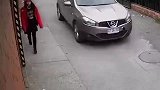 不跑是不是要问问他是人贩子不
