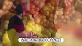 全红婵爸爸新店成游客打卡点，体贴准备矿泉水百香果试吃，国庆人气火爆