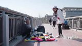 买东西陈翔六点半：天桥惊现奇葩卖家，以怼顾客为乐！