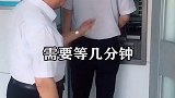 银行卡被吞不用傻傻的去柜台办，教你一招，一分钟取出卡