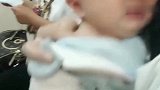 带两个小家伙去打针，小哥哥一看大事不妙，赶紧夺门而逃！