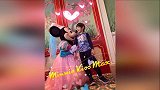 吴尊9岁女儿更漂亮了，穿卫衣大玩下装失踪，一双大长腿惹人羡慕