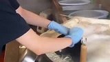 饭前消毒，这家店可真讲究