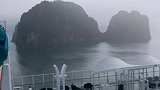 航行于越南下龙湾，水上桂林！