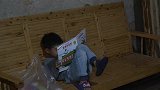细雨蒙蒙，刘老九在家陪娃儿读书学习，中午一盘回锅肉好吃又下饭