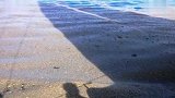 海面上惊现怪异沙滩船员靠近后发生不可思议一幕