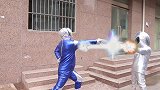 奥特曼真人版：外星人出没危害地球，奥特曼只身犯险，为民除害