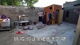 粉丝说小光给妈妈买的裙子不好看，和妈妈商量退掉，看妈妈啥态度