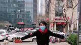 情侣好长时间不见了，是一场唯美的重逢场景！